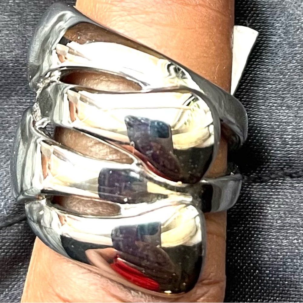 FASHION JEWELRY RING WOMEN STAINLESS STEEL DESIGN ON THE TOP SILVER COLOR SIZE 6